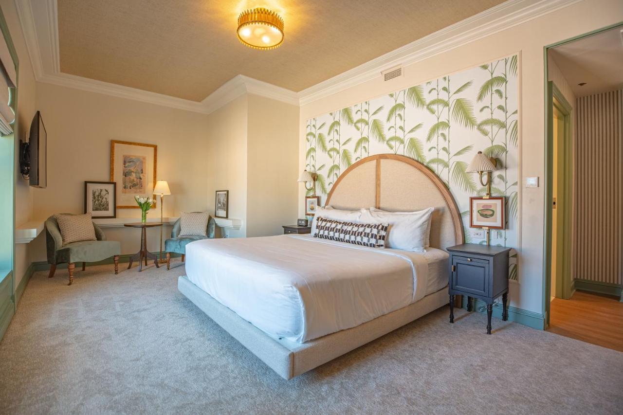 Superior King Room,1349727640:JPEG