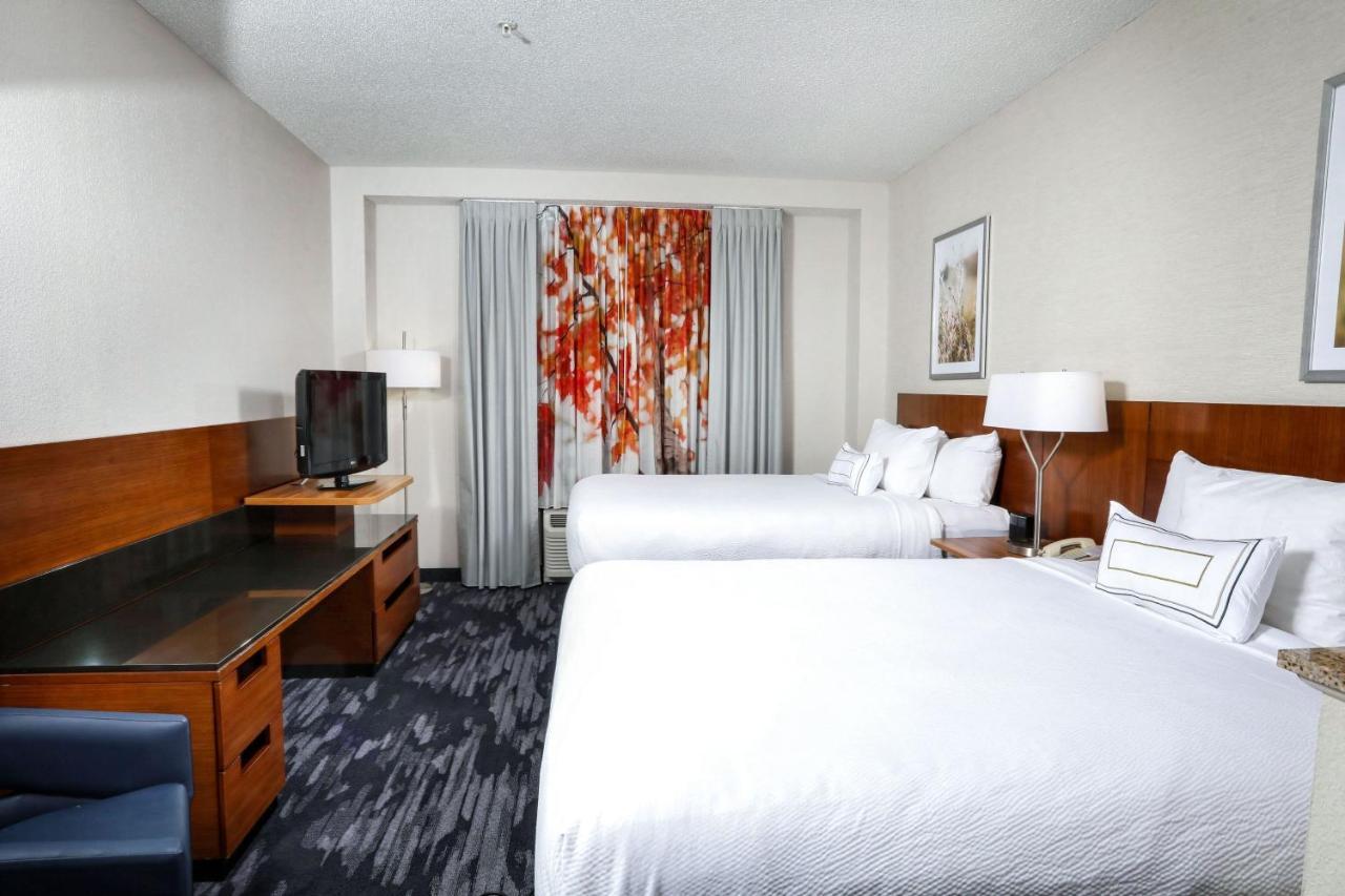 Queen Room with Two Queen Beds - Hearing Accessible
