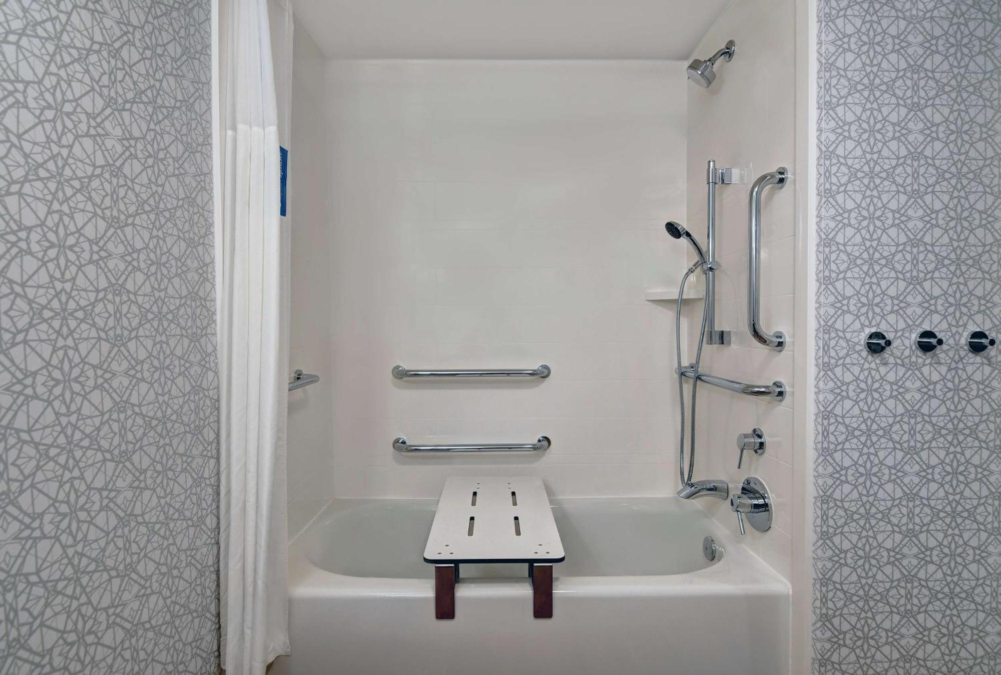 Queen Room with Bath Tub - Disability Access/Non-Smoking,1705664185:JPEG