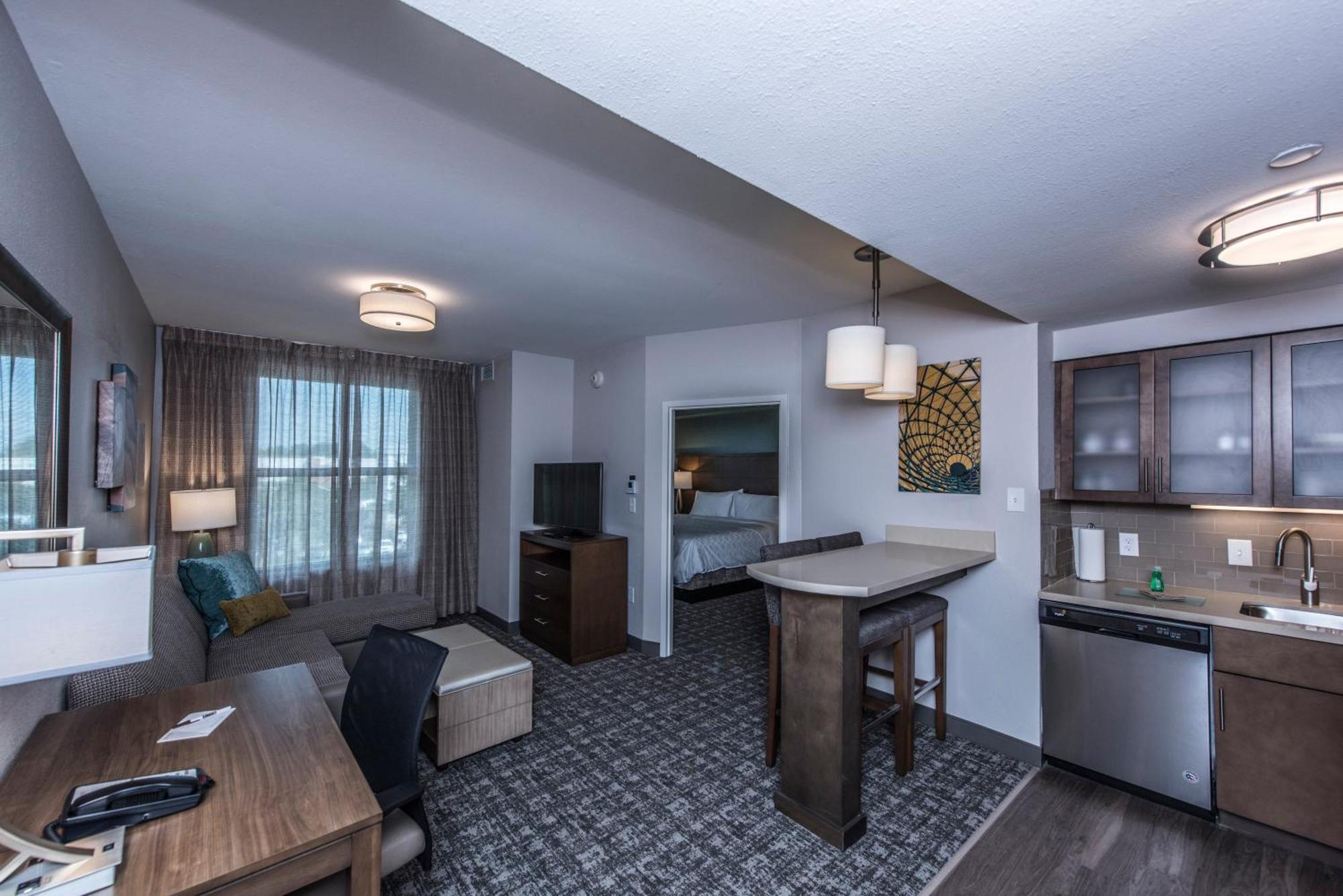 One-Bedroom King Suite - Non-Smoking
