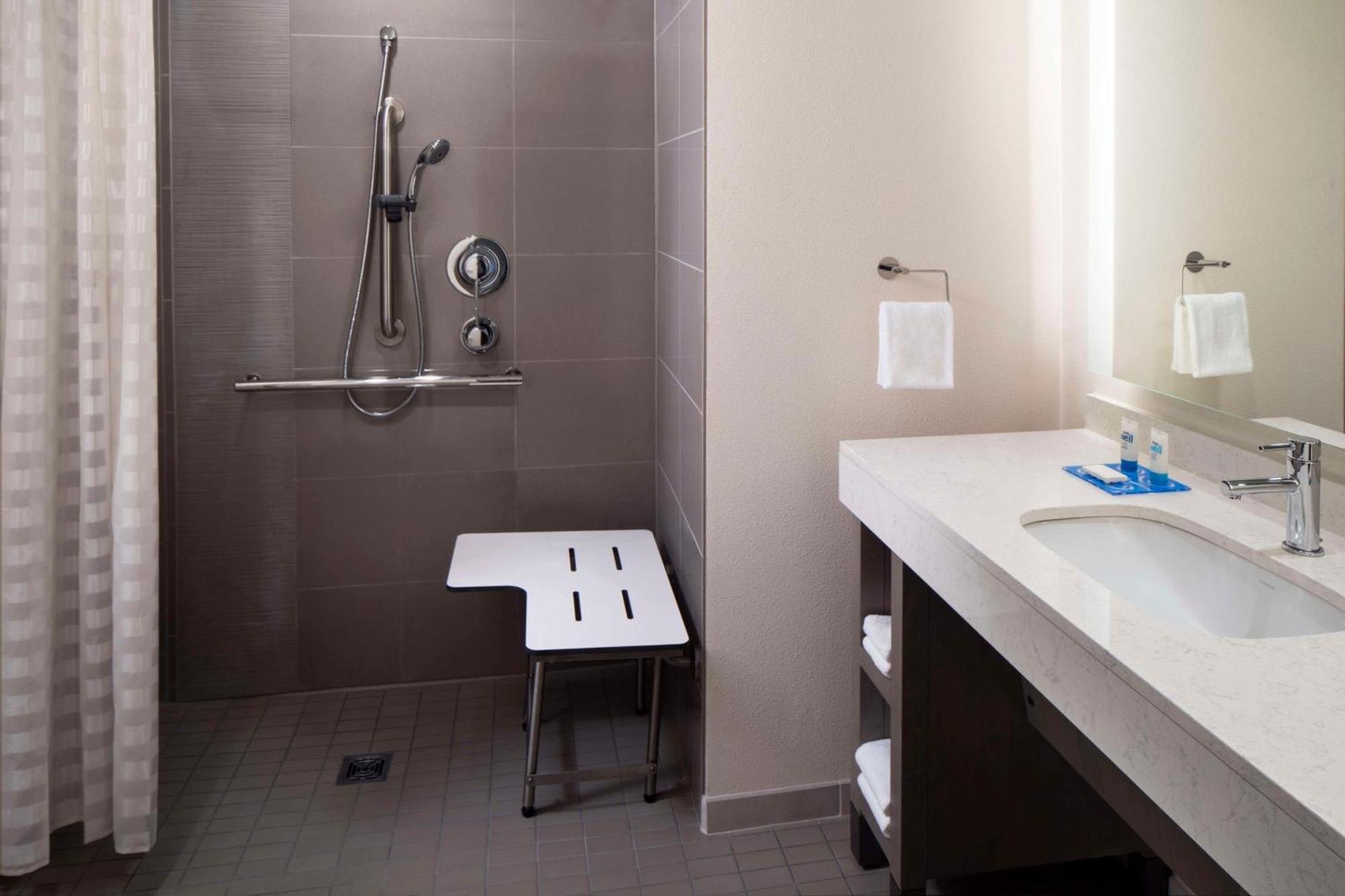 Den King Room Roll Shower Disability Access