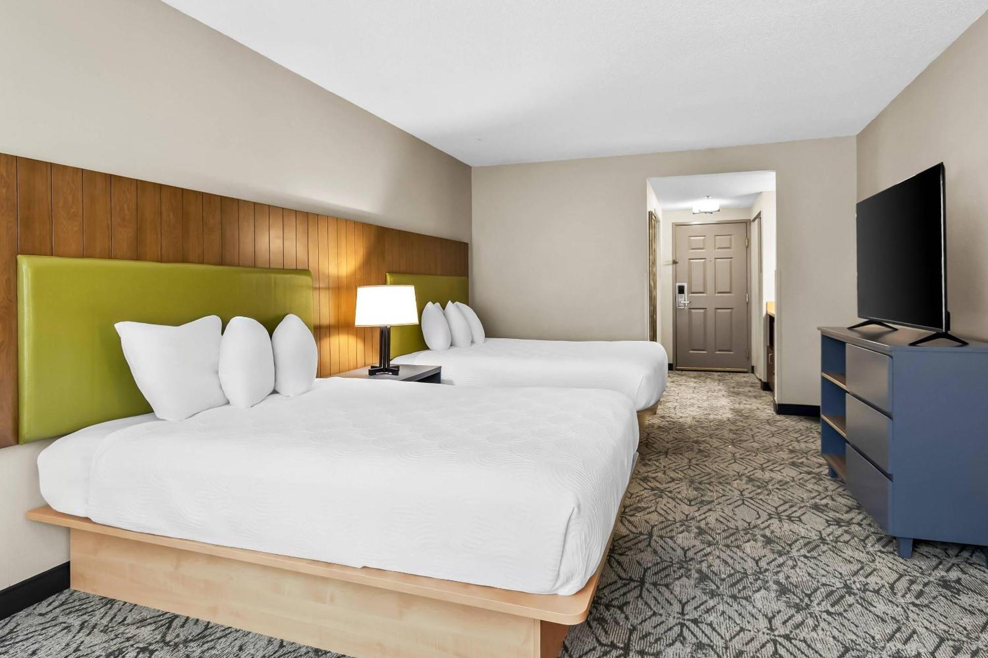 Queen Room Two Queen Beds Non-Smoking