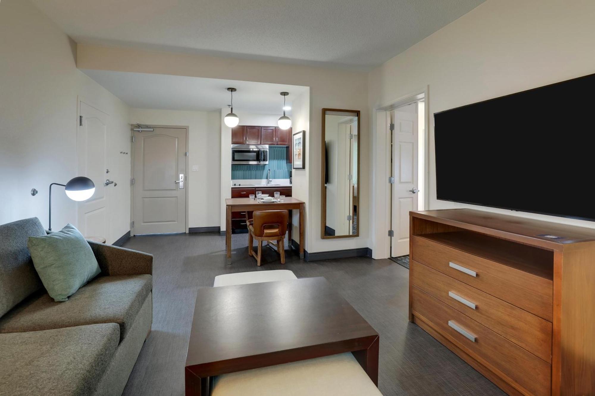 One-Bedroom King Suite - Non-Smoking