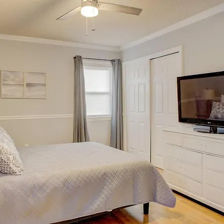 Charming Home Near Folly & Downtown Charleston-3