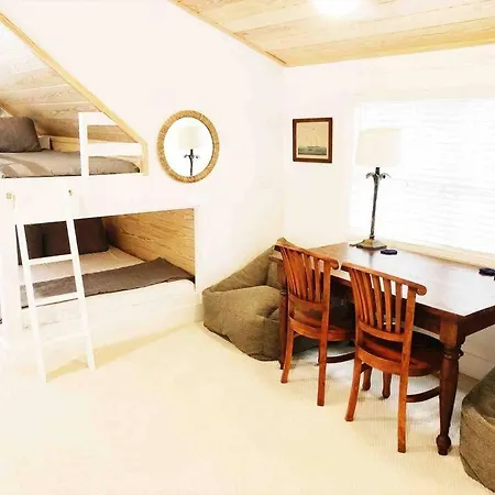 Liz Lane Cottage- Entire Guesthouse-3