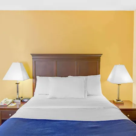 Days Inn By Wyndham Charleston Historic District-2